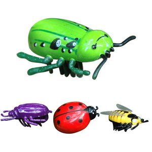 Battery Powered 4 Designs Plastic Battle Bugs Toys For Cats Realistic Ladybug Ladybird Hornet Electronic Beetle Toys for Ladybug