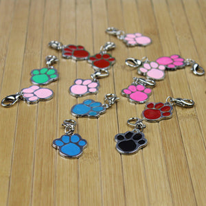 1pcs Pet ID Tag Dog Metal Dog Product Pawprint Charm Collar Clothing Puppy Identity Personalized Claw Shape Color Random